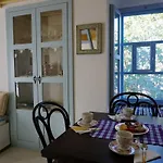Feriehus Caza Rina Appartment, Simi