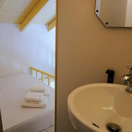 Caza Rina Appartment, Casa de Férias *