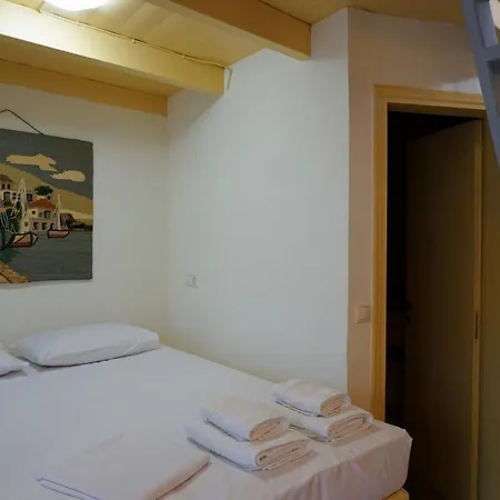 Caza Rina Appartment, Symi