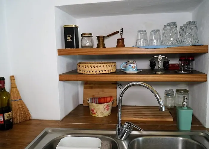 Caza Rina Appartment, بيت للعطل