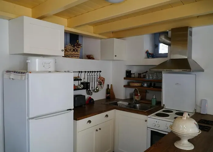 Caza Rina Appartment, سيمي