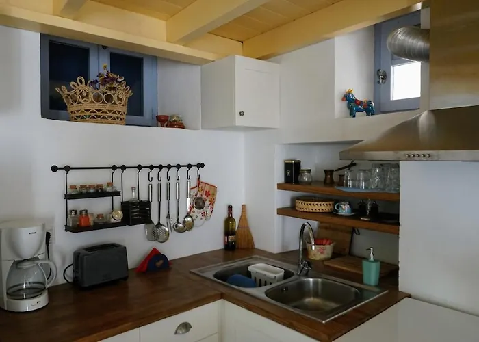 Caza Rina Appartment, * سيمي